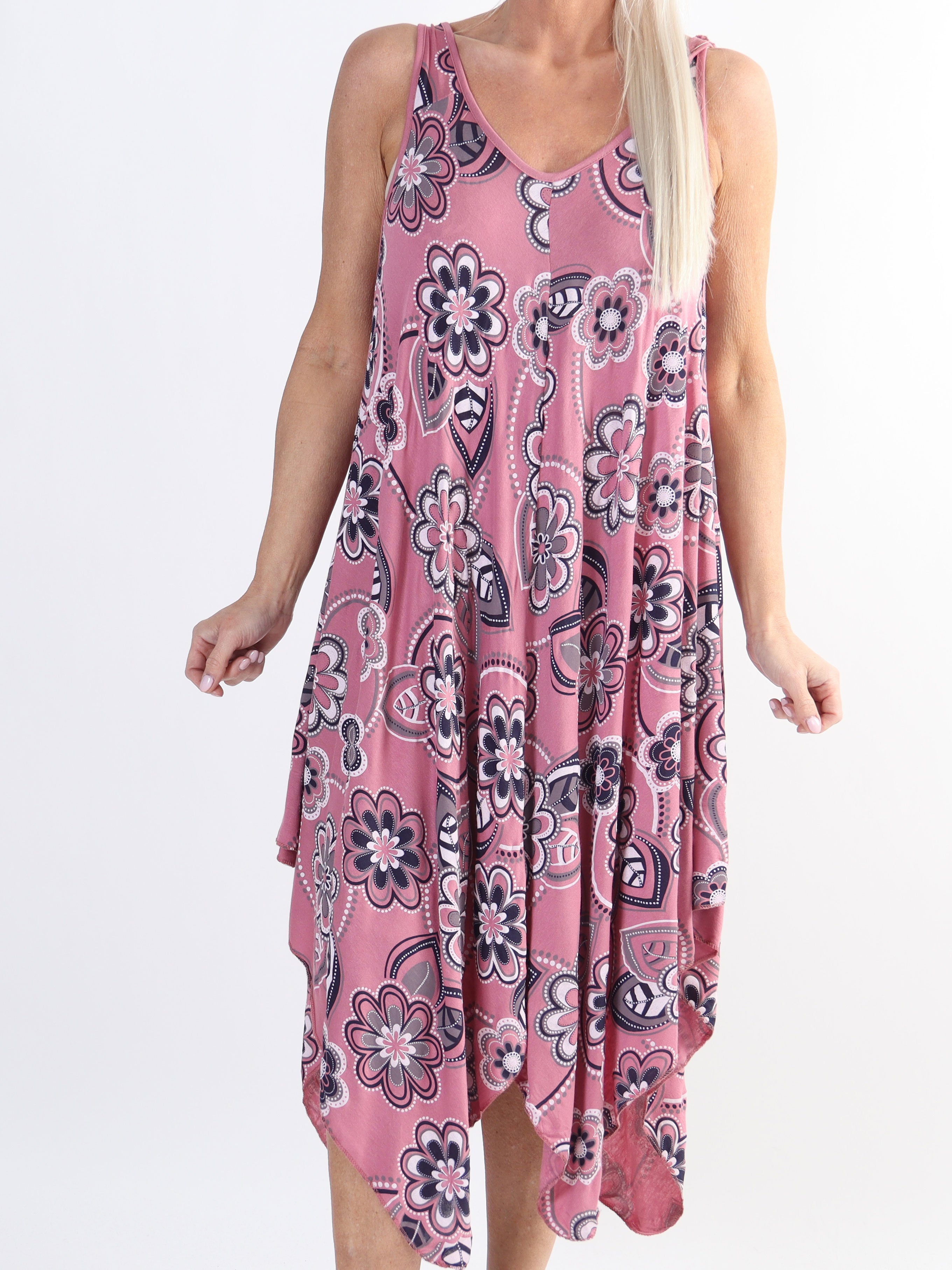 Veronica Flower - Plus size kjole med blomsterprint og brede stropper